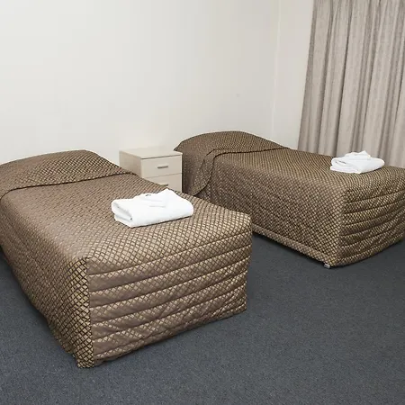 The Commercial Hotel Motel Chinchilla Room photo
