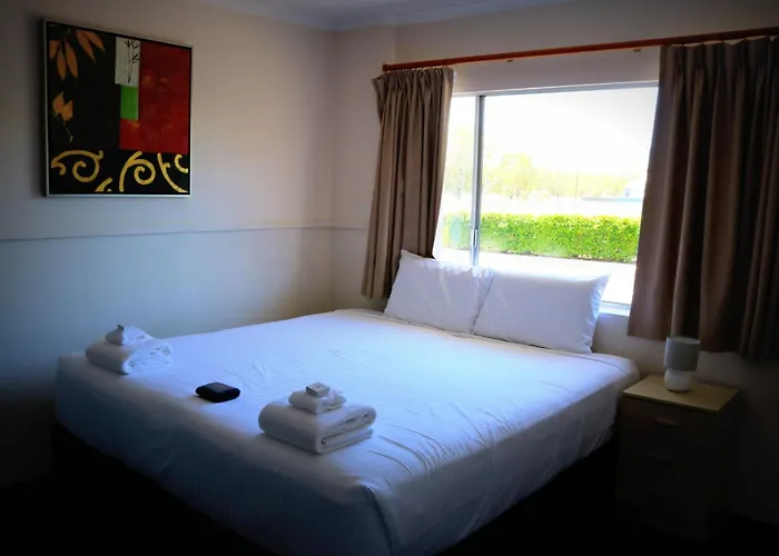 The Commercial Hotel Motel