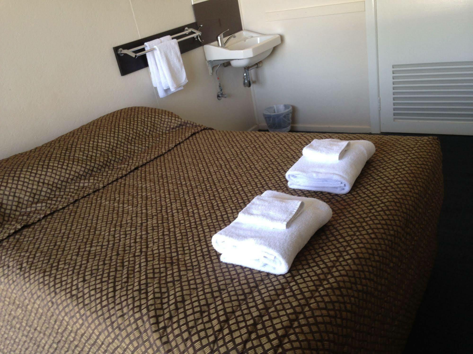 Motel The Commercial 2*